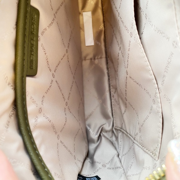 Gaby’sBags👜💕-NWT Michael Kors Crossbody Green - Picture 6 of 8